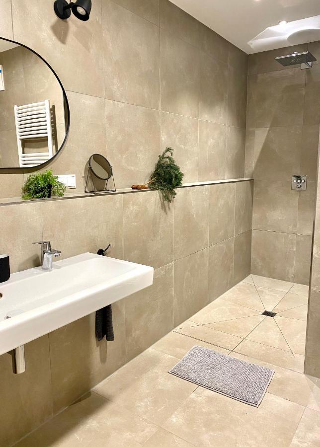 Exklusive 82 Qm Loftwohnung Mit Tiefgarage Und Sued-Balkon Zentral Titisee-Neustadt Eksteriør billede